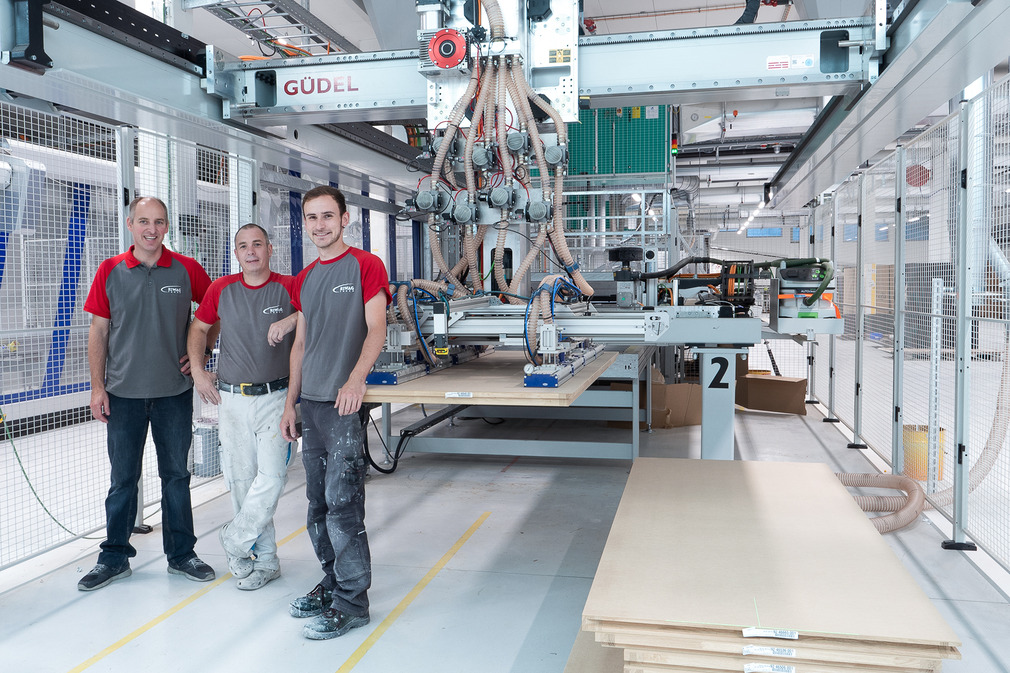 The FMP area gripping system from Schmalz optimizes door handling processes